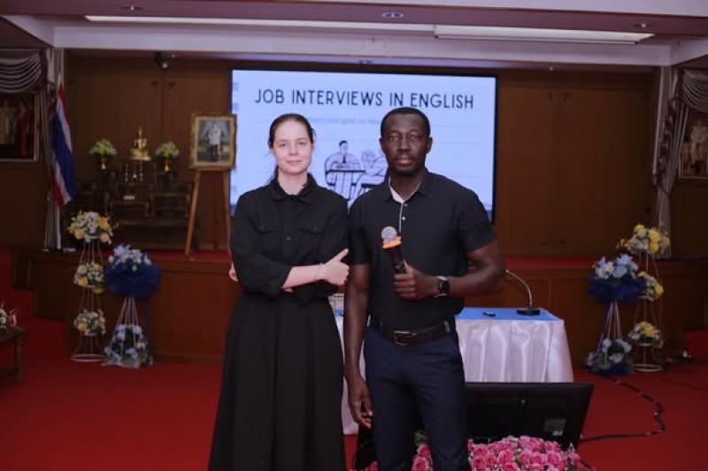 โครงการอบรมภาษาอังกฤษเชิงปฏิบัติการเพื่อเตรียมความพร้อม เพื่อการทำงาน